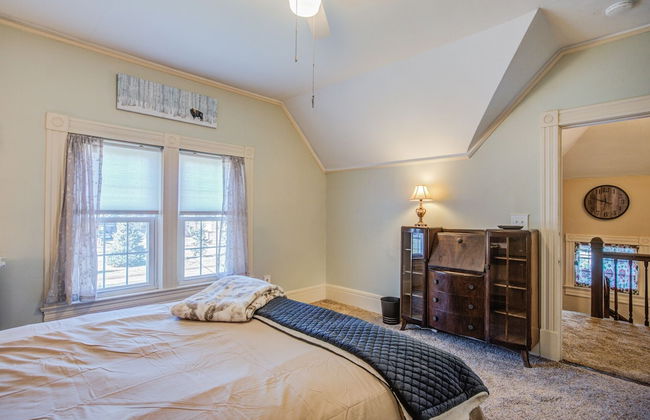 5bddowntown Victorian Charmhot Tub, Firepit - Photo 20