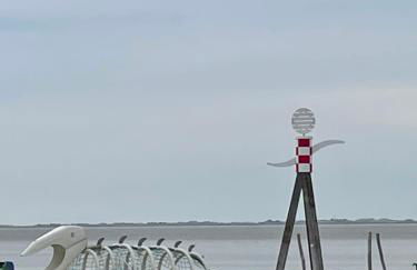 Nordseeküste am Deich mit schönem Garten - Foto 1