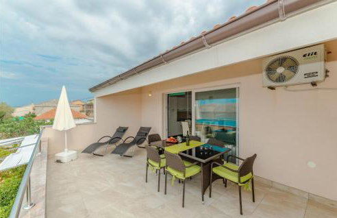 3 Bedroom Nice Apartment In Miskovici - Foto 13