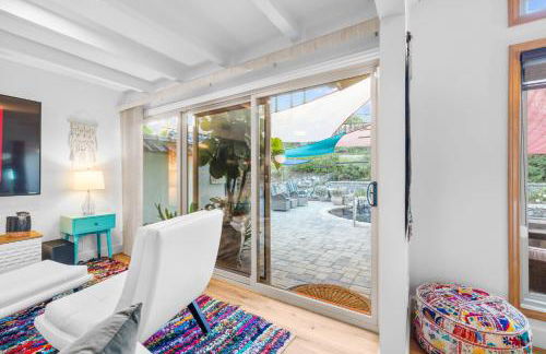 Nature-Inspired Stay with Pool, Fire Pits and More - Foto 36