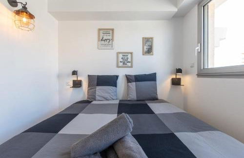 LB Vacation Rentals I Cannes Center, Renovated Apartment with Balcony, Ideal for Holidays or Congress! - Photo 28