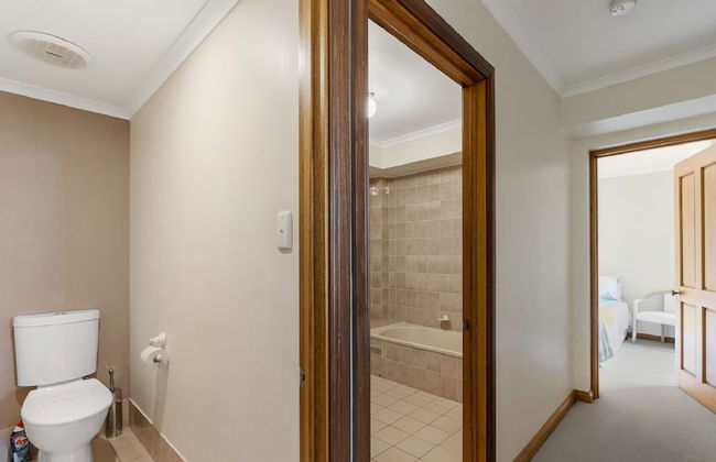 By The Sea Beachfront Apartment Wifi - Photo 13