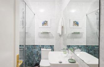 MARBELLA BANUS SUITES - Banús - Playa Rocio - Beach Access Complex -3BD-3BA - Direct Access to the Sea - Outdoor Terrace - 3 min Walk to Puerto Banús Marina - Walk to Beach & El Corte Ing Luxury Shopping - Ideal for Families - Foto 43
