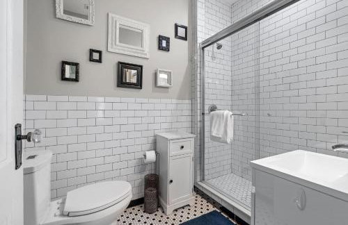 Old City Hideout l Historic l Walk to St George - Foto 26