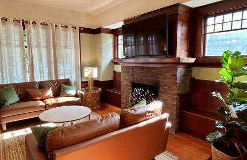 *Boho Bungalow-King-Backyard-Full Kitchen-W/D* - Foto 17