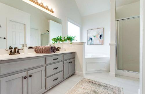 Stylish New 3BR 2.5BA Fire Pit Fence yard - Foto 32