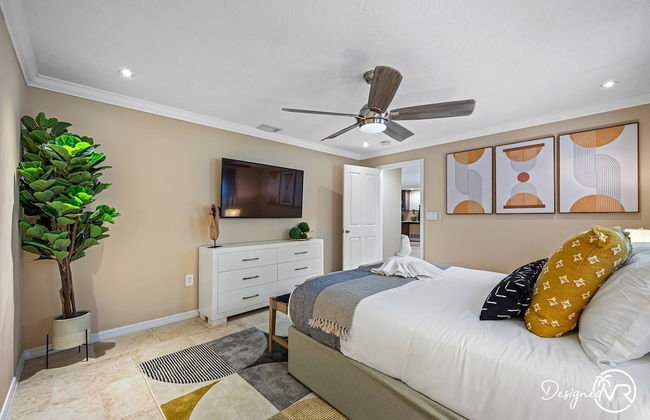 8BR Villa with Heated Pool Near Beach - Foto 3