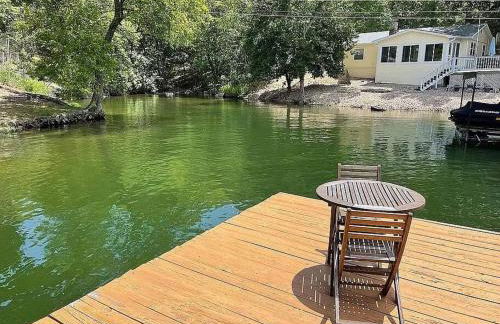 Lakefront Cottage in Secluded Cove - Foto 10