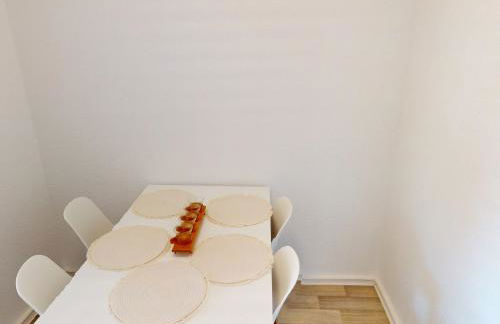 3-Raum-Ferienwohnung mit Balkon, Straßenbahnlinie 5 fußläufig erreichbar, WLAN - Foto 6