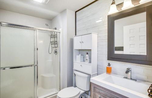 9 Mi to Shore Home with Hot Tub in Howards Grove! - Foto 18