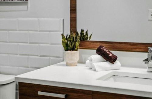 Luxury Downtown Dallas Retreat with Parking, Pool, Gym - Foto 41