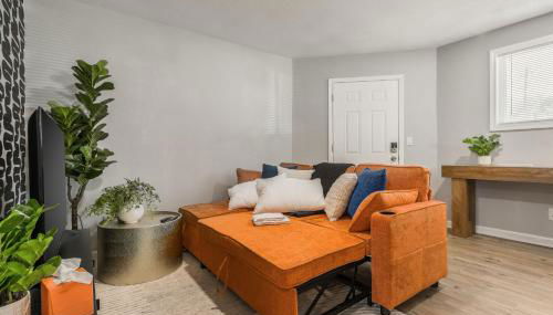 Home in Kansas City 15 mins to KCI with a KING bed and workspace - Foto 3