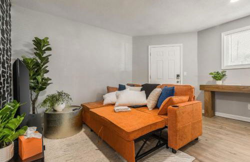 Home in Kansas City 15 mins to KCI with a KING bed and workspace - Foto 3