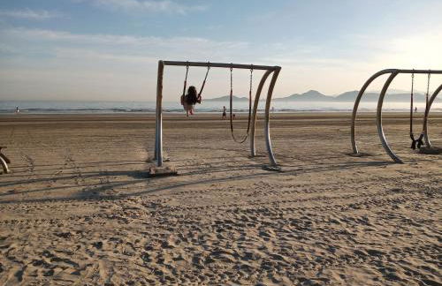 Sala living em prédio Familiar na Av da Praia - Foto 18