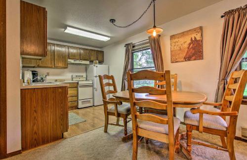 Cozy Angler's Apt - Steps to Trout Fishing River! - Foto 7