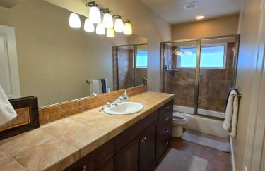 Spacious Eden Getaway w Hot Tub - Foto 36