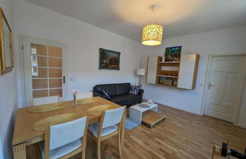 Chemnitz Saxonia HomeDeLuxe Hochwertige 50qm 2-Zimmer-Ferienwohnung mit privaten Kfz Parkplatz Stellplatz mit MWSt-Rechnung mit XXL Hülsta Bett & Etagenbett mit InternetFlatrate - Ideal für Familien, Paare, Kulturinteressierte & Geschäftsreisende! - Foto 41