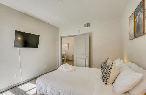 By Seaport Village and Navy Base! Chic Condo with Pool - Foto 24
