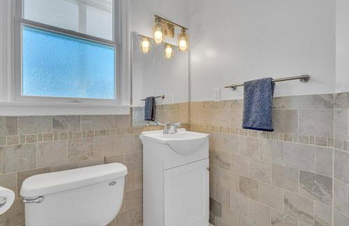 Bayview Coastal Home - Steps to Shore & Free Parking - Foto 22