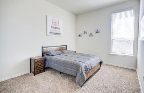 Meticulously-maintained 3-BR Townhouse w/ Backyard ~ Double-Story! - Foto 6