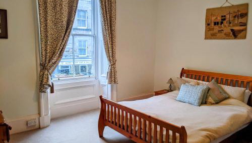 Huge 4 Bed Apt - Perfect Base to Explore The Borders - Foto 5