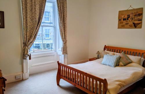 Huge 4 Bed Apt - Perfect Base to Explore The Borders - Foto 5