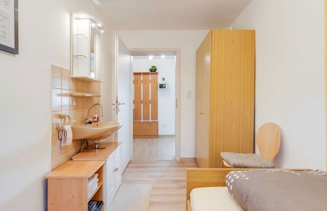 Sunny, Modern Furnished Apartment Your Favourite Place to Relax - Photo 16