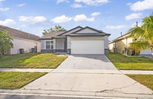 Retreat with Heated Pool in a Serene Community - Foto 14