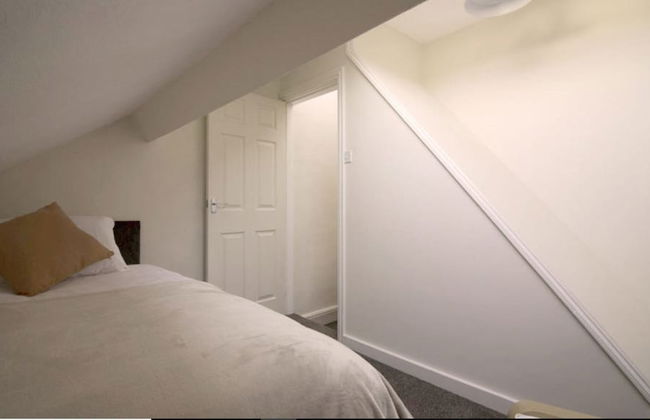 RoomTel - Brook House - Photo 4