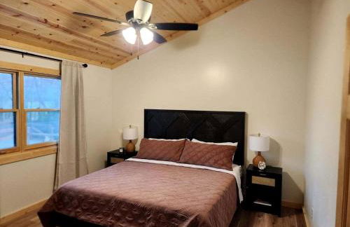 Cozy Rustic Cabin with Hot-Tub Ideal for a Couples Retreat in Illinois - Foto 9