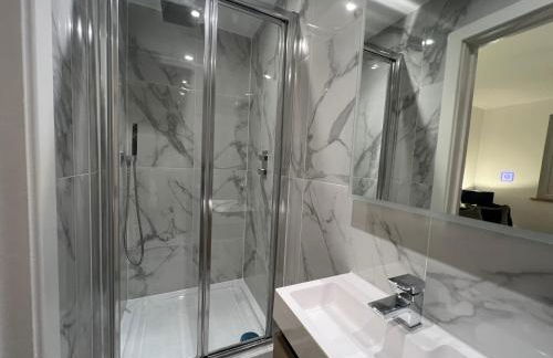 Moonlight Lodge - 4 bedroom Barn with Hot Tub! - Foto 11