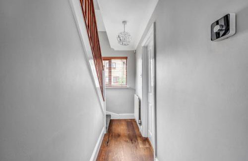 Shenley House - Close to City Centre - Driveway Parking, Self-Check-In, Workspace, Fast WiFi and Smart TV by Yoko Property - Foto 18