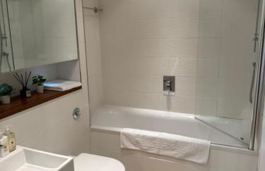 Executive Riverside Stay With Workspace & Fast WiFi - Foto 14