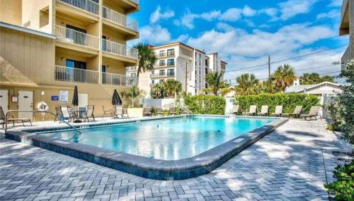 Coastal Condo Amazing Location! 50 Steps to the Beach - Foto 3