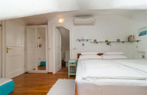 Deluxe Villa Sirena on the beach with Pool - Photo 28