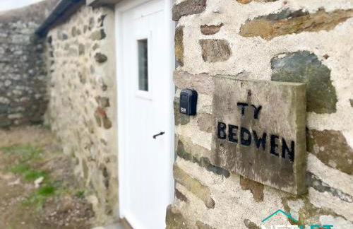 Ty Bedwen - Cosy Rural Retreat in St Davids - Photo 1