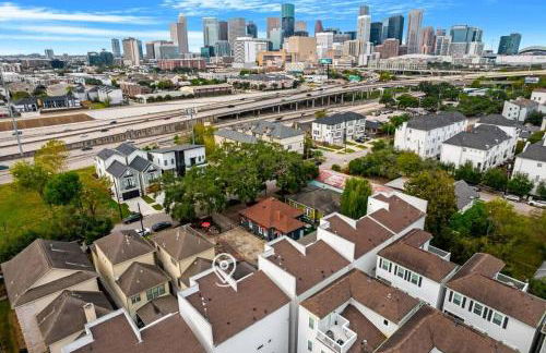 Spacious Houston 3Bed3 Bath Family Townhome - Photo 53