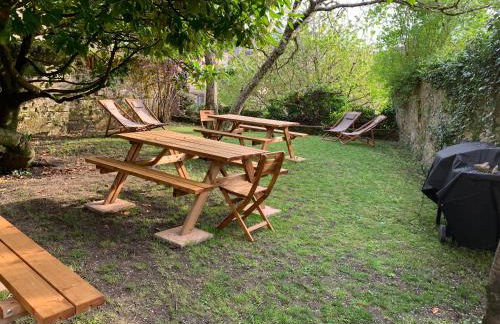 Grands Gîtes de charme avec jardin, lieu calme et paisible en plein coeur d'Arbois, linge inclu, lits faits à l'arrivée et ménage en fin de séjour - Foto 21