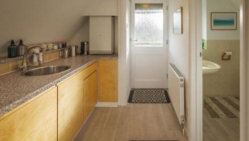 Secluded Bolthole - Photo 2