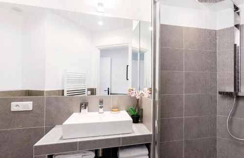 LivinParis - Luxury AC 4 Bedrooms Opera Lafayette II - Photo 33