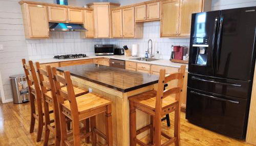 Nestled Away- Comfortable 3BDRM, Central Location - Foto 2