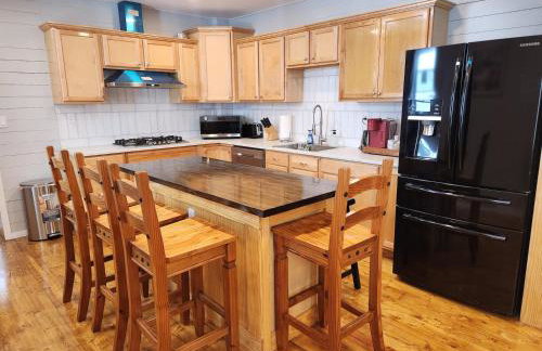 Nestled Away- Comfortable 3BDRM, Central Location - Foto 2