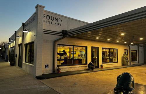 Modern Cabin Nestled in a Pine Forest Near Austin - Foto 27