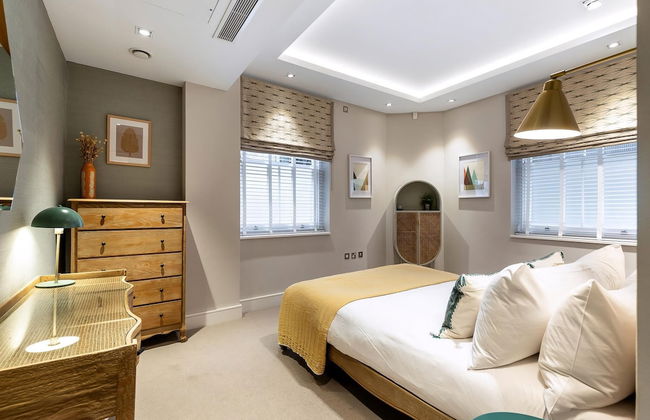 Pepys House: A Modern Touch of History - Photo 21