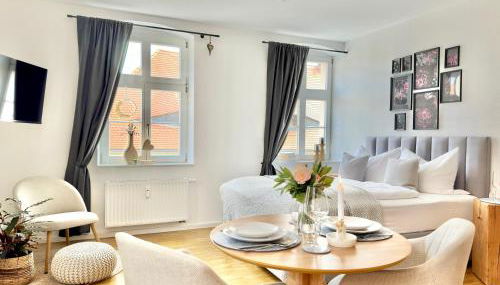 Modernes Appartement "ALTE MÄDCHENSCHULE", inkl Stellplatz, E-Bike Ladestation, Boxspringbett, Business, 2 Personen, gratis Kaffee und Tee, WLAN - Foto 2