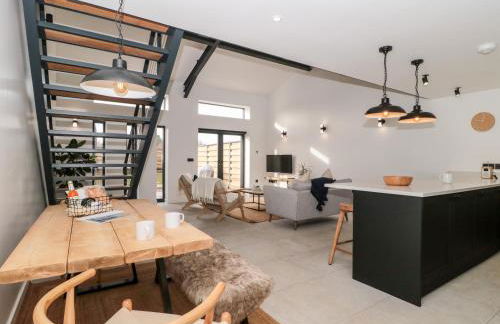 Linden Barn - Photo 16