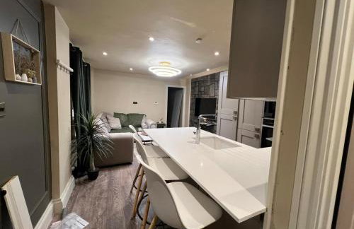 2 bedroom self catering detached outhouse with garden area - Photo 16