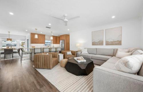 Bayside Hideaway! Private pool with water view and canal side dock! Available for Summer! - Foto 7