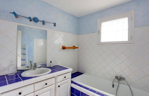 villa 8 pers, climatisée, piscine chauffée, un havre de paix sous les pins parasols - Foto 23