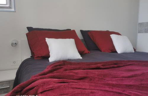 CITY CENTER PEARL #new#free reserved parking in garage elevator direct access#business and pleasure#city view&balcony&sunny&cafes&markets&tram#city center#working room#2 toliets#2 bedrooms - Photo 15